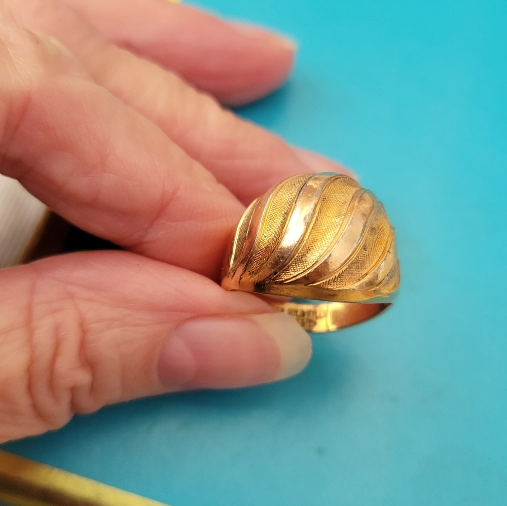 VINTAGE Elegant DOME Gold Ring Size 8